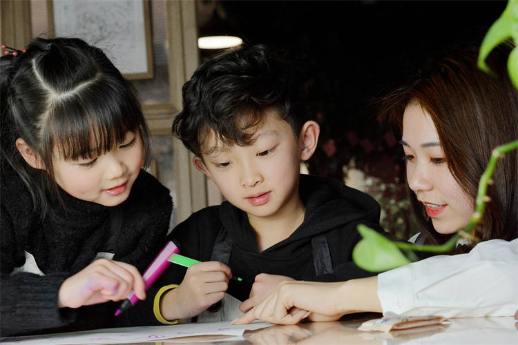 少儿美术教育适合多大孩子学习?不同年龄阶段的少儿美术教育是怎样的？