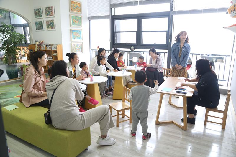 白又白青少儿美术：“强化美育，全面实施中小学生艺术素质测评”为何成为教育重点？