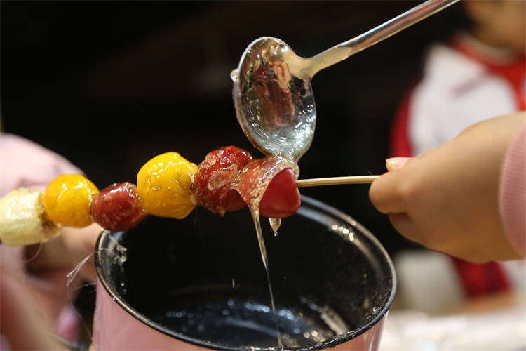 品冬日甜蜜，串趣味童年—白又白美劳馆冰糖葫芦DIY主题活动
