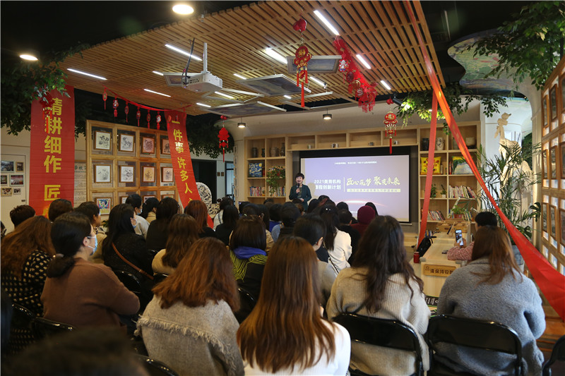 白又白青少儿美术，白又白青少儿美术加盟，白又白青少儿联盟会议，少儿美术加盟