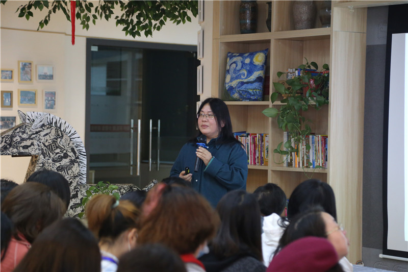 白又白青少儿美术，白又白青少儿美术加盟，白又白青少儿联盟会议，少儿美术加盟
