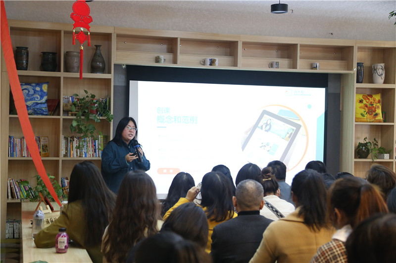 白又白青少儿美术，白又白青少儿美术加盟，白又白青少儿联盟会议，少儿美术加盟