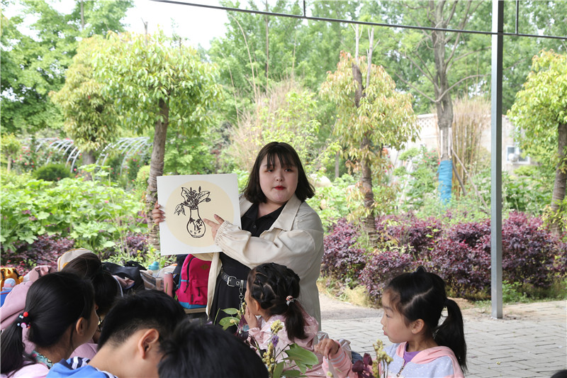 白又白青少儿美术五一花园基地写生活动.JPG